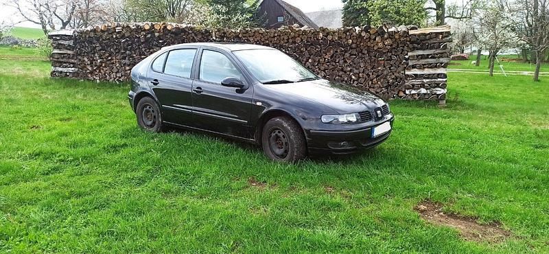 Schwarz Gebraucht 2006 Seat Leon Limousine | 1.600 € (Guter Preis) - Bild 1/4