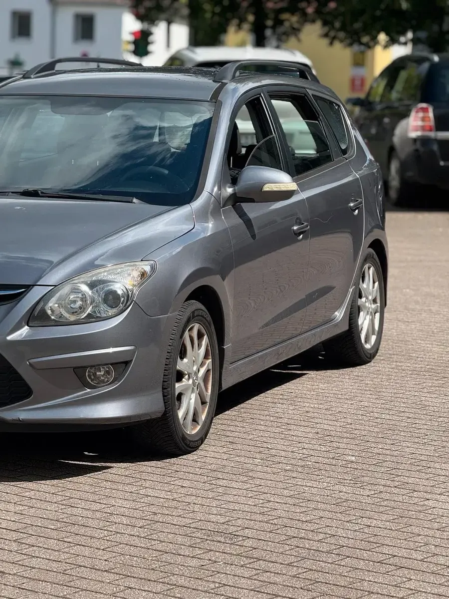 Gebraucht Hyundai i30 128 PS (94 kW) 2012 Braun Kombi