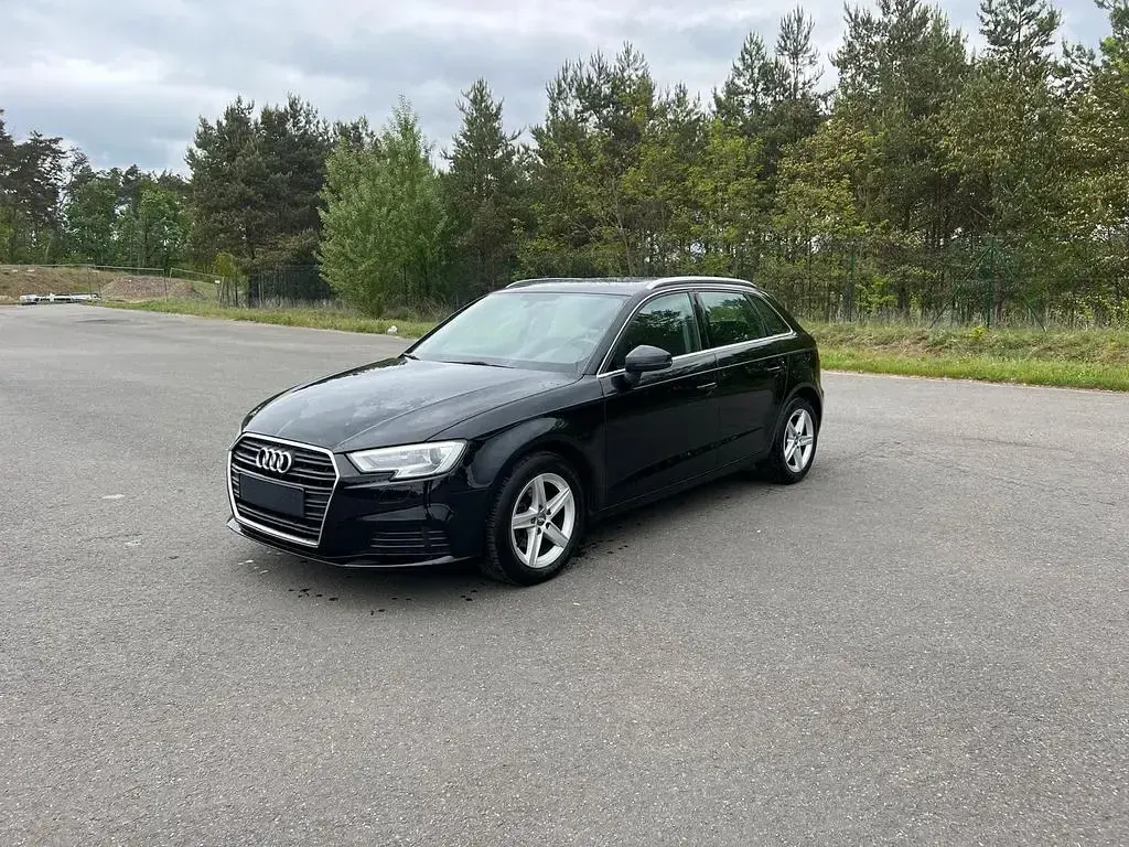 Gebraucht Audi A3 Basis 116 PS (85 kW) 2019 Schwarz Limousine