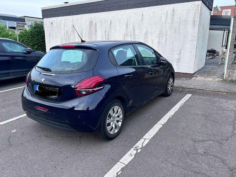 Gebraucht Peugeot 208 Active 83 PS (61 kW) 2019 Schwarz Kleinwagen