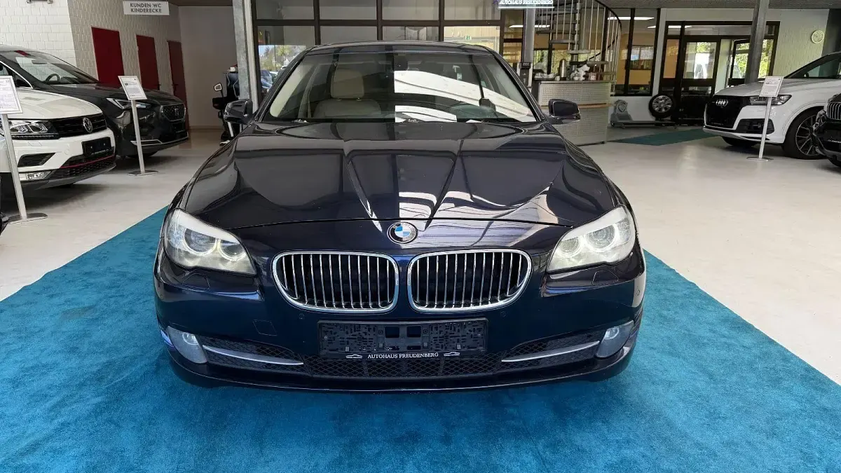 Gebraucht BMW 530 245 PS (180 kW) 2011 Blau Limousine