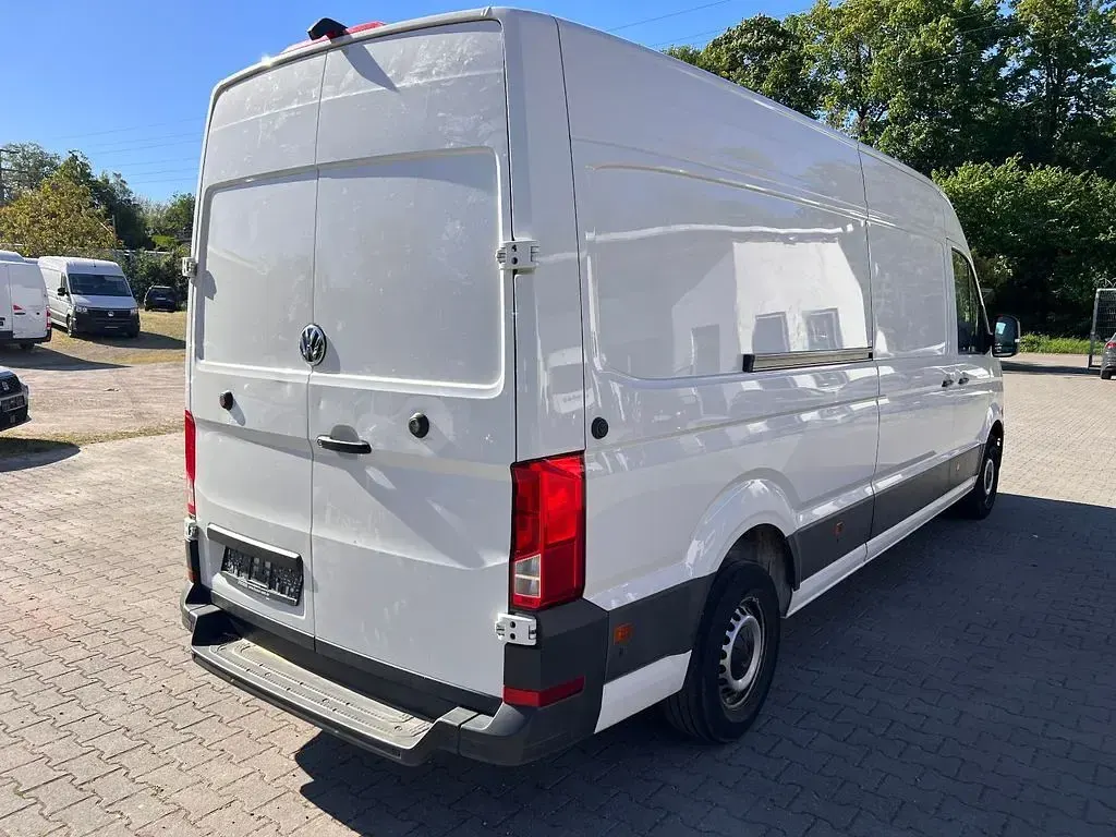 Second-hand VW Crafter 102 CP (75 kW) 2023 Alb Van