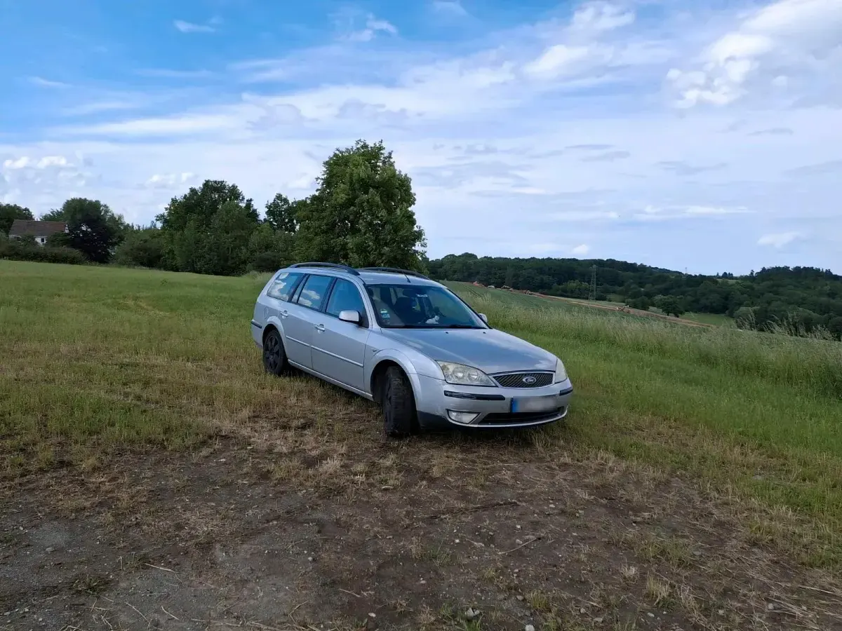 Gebraucht Ford Mondeo 125 PS (91 kW) 2005 Grau Kombi