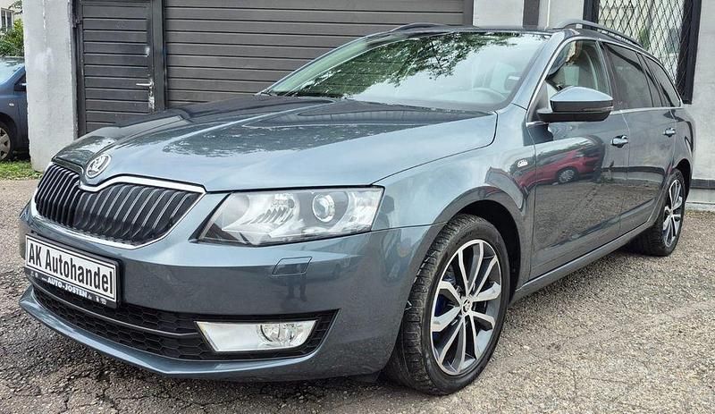 Grau Gebraucht 2016 Skoda Octavia Kombi | 11.990 € (Fairer Preis) - Bild 1/4