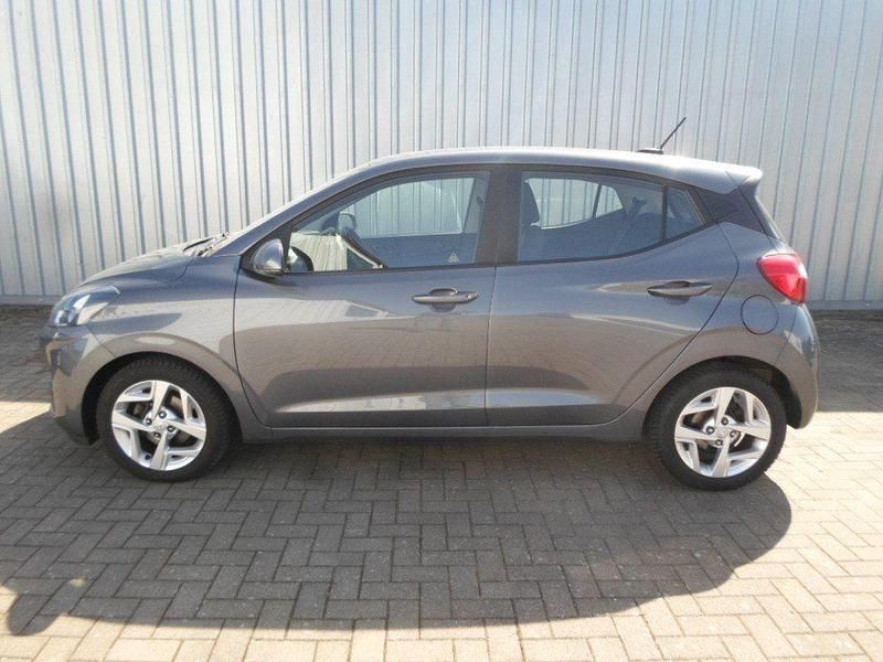 Gebraucht Hyundai i10 Trend 67 PS (49 kW) 2021 Grau Kleinwagen