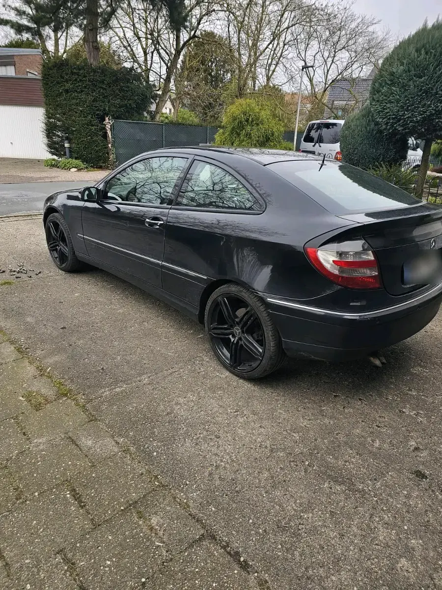 Gebraucht Mercedes C220 150 PS (110 kW) 2007 Schwarz Coupé