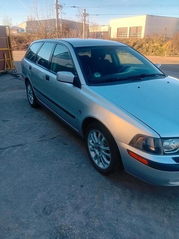 Gebraucht Volvo V40 122 PS (89 kW) 2002 Grau Kombi