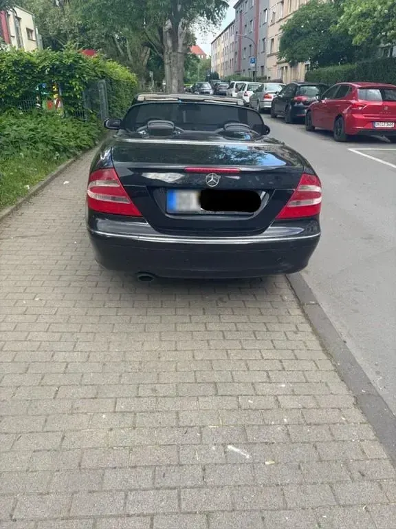 Gebraucht Mercedes CLK200 Avantgarde 163 PS (119 kW) 2004 Schwarz Cabrio