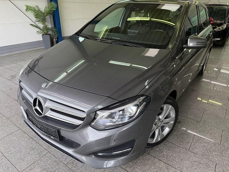 Grau Gebraucht 2016 Mercedes B180 Urban Van / Kleinbus | 15.350 € (Fairer Preis) - Bild 1/4