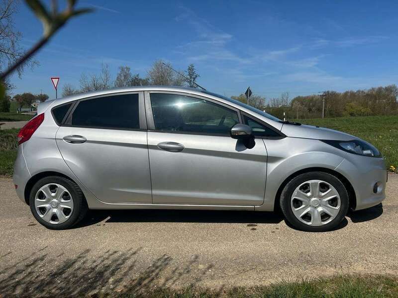 Silber Gebraucht 2011 Ford Fiesta Viva Kleinwagen | 4.200 € (Fairer Preis) - Bild 1/4