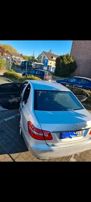 Second-hand Mercedes E250 204 CP (150 kW) 2012 Argintiu Berlinǎ