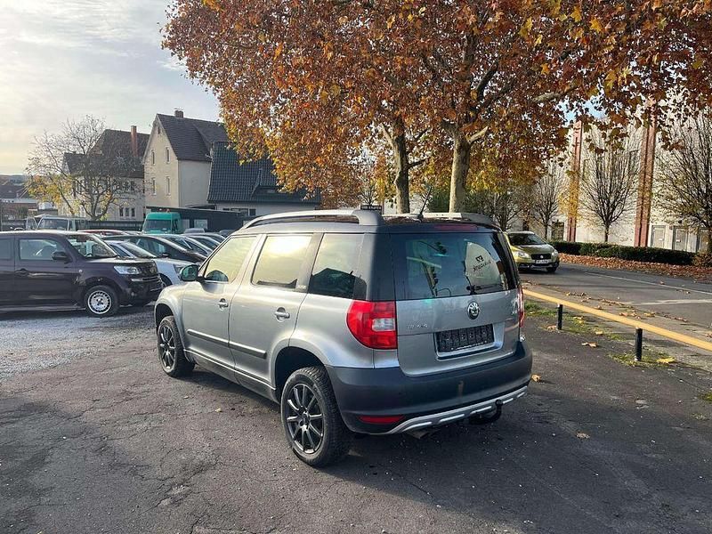 Gebraucht Skoda Yeti Adventure 140 PS (102 kW) 2013 Platingrau metallic SUV