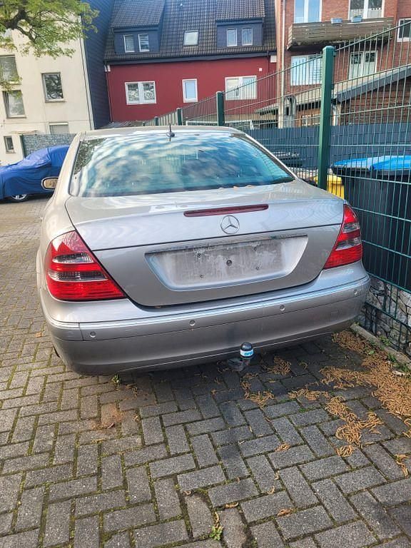 Gebraucht Mercedes E220 150 PS (110 kW) 2003 Silber Limousine