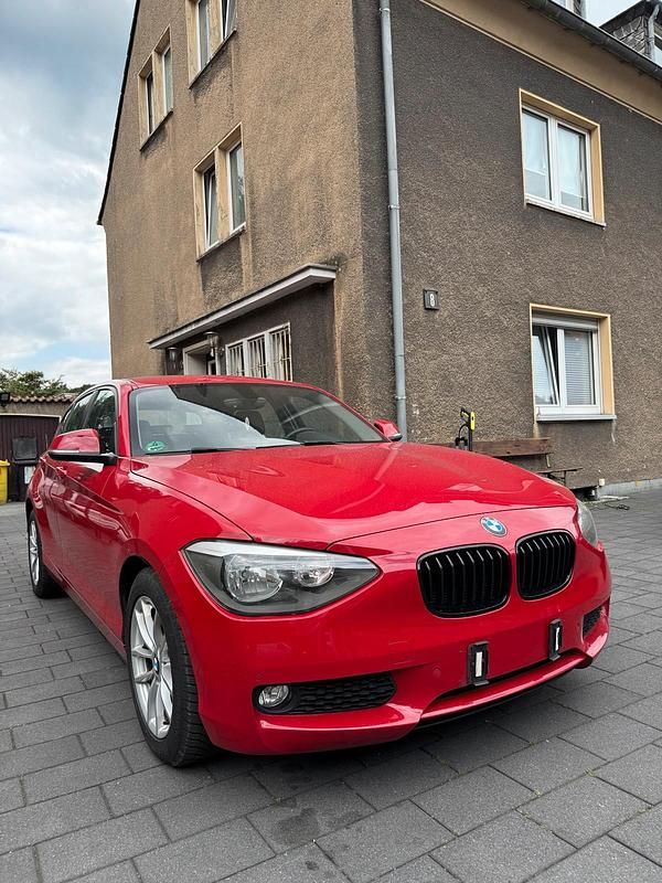 Rot Gebraucht 2013 BMW 116 Sport Line Kleinwagen | 3.999 € (Superpreis) - Bild 1/4