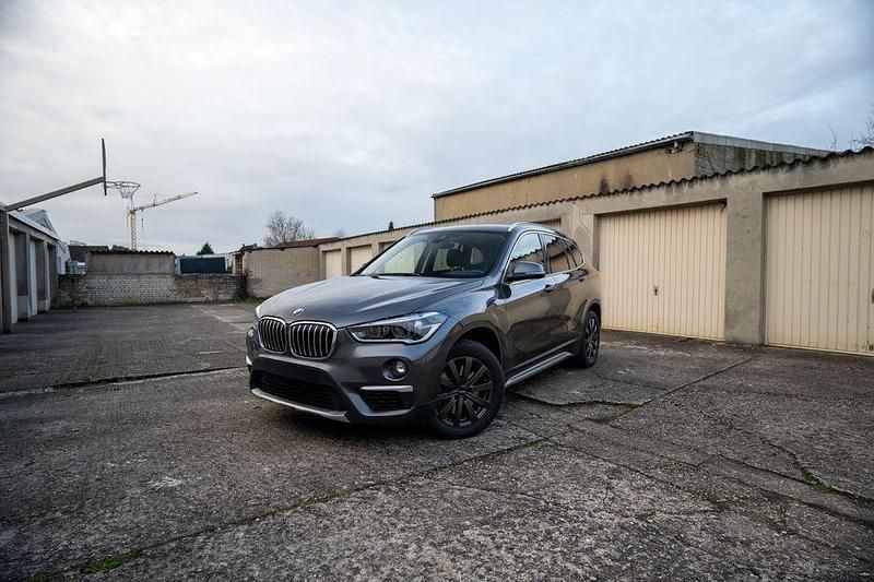 Grau Gebraucht 2019 BMW X1 xLine SUV | 22.999 € (Fairer Preis) - Bild 1/4