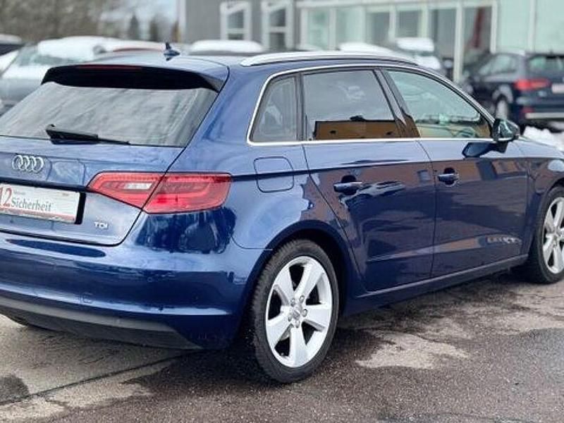 Gebraucht Audi A3 Ambiente 150 PS (110 kW) 2016 Blau Limousine