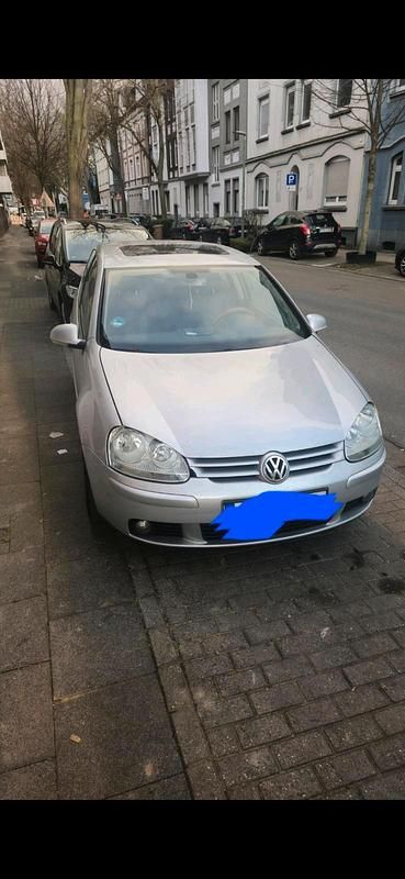 Grau Gebraucht 2004 VW Golf V Kleinwagen | 1.500 € (Superpreis) - Bild 1/4