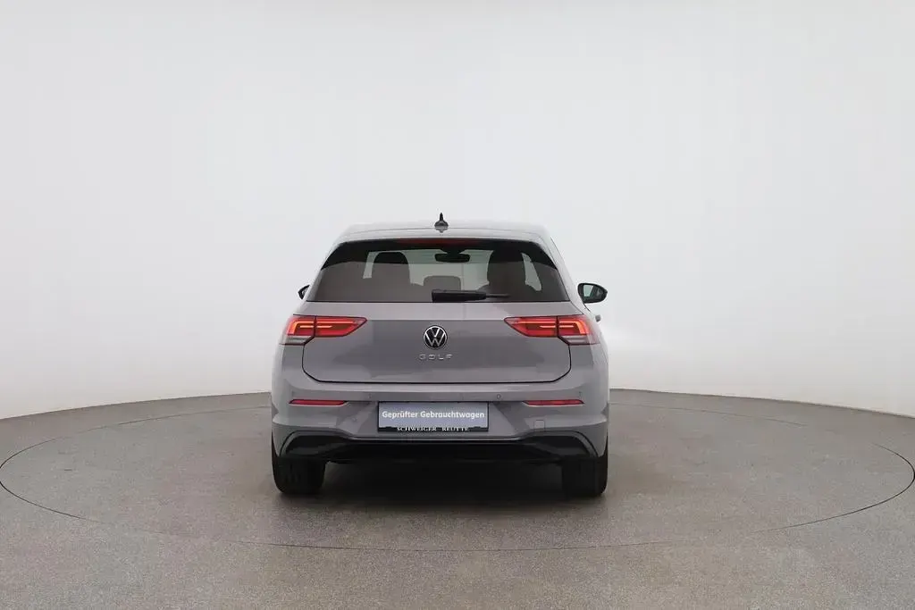 Używany VW Golf VIII 90 KM (66 kW) 2020 Szary Sedan/Limuzyna