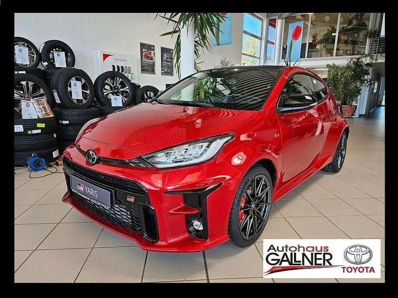 Rot Gebraucht 2024 Toyota Yaris Edition | 39.950 € (Guter Preis) - Bild 1/4