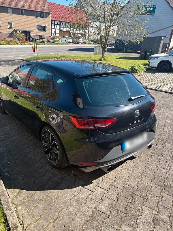 Second-hand Seat Leon FR 180 CP (132 kW) 2015 Negru Berlinǎ