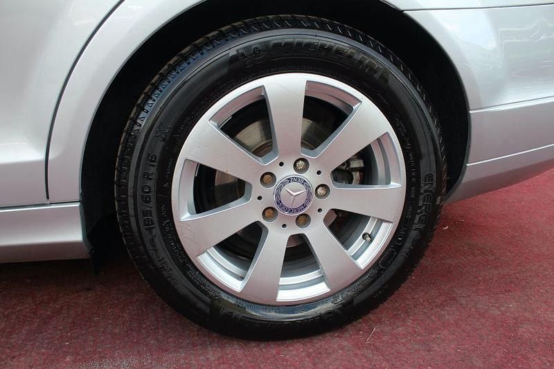 Gebraucht Mercedes C200 136 PS (100 kW) 2010 Silber Limousine