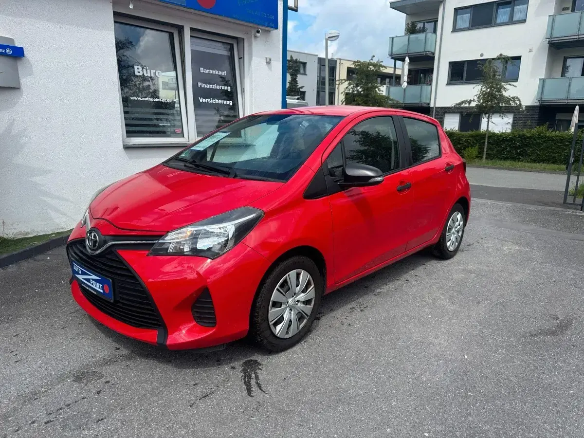 Gebraucht Toyota Yaris Basis 69 PS (50 kW) 2016 Rot Kleinwagen