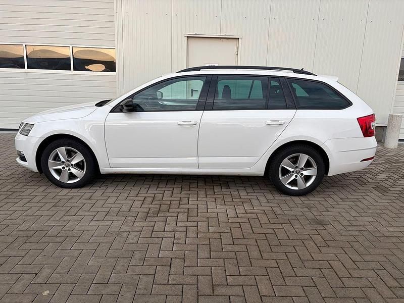 Gebraucht Skoda Octavia Ambition 150 PS (110 kW) 2020 Weiß Kombi