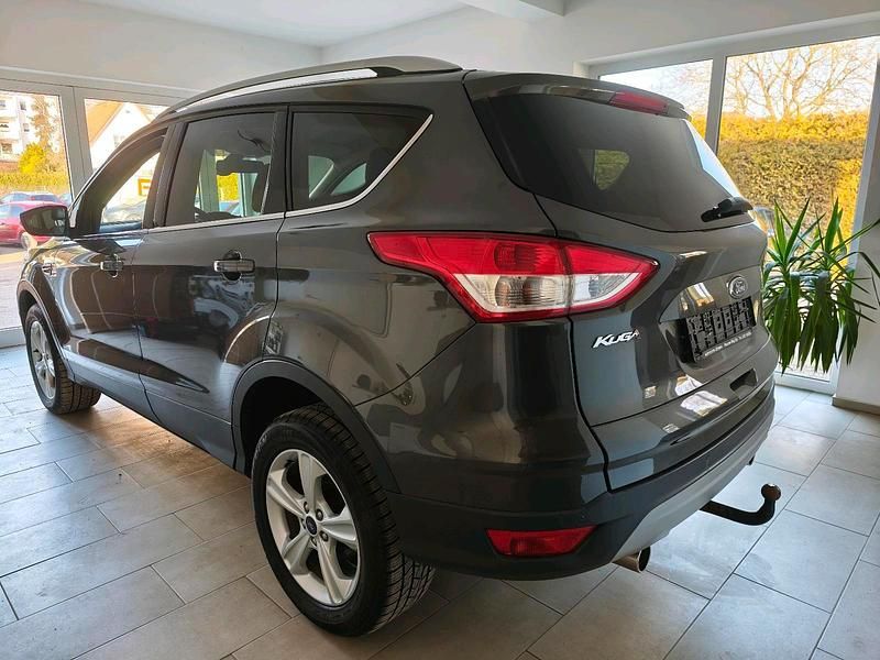 Gebraucht Ford Kuga 150 PS (110 kW) 2015 Grau SUV