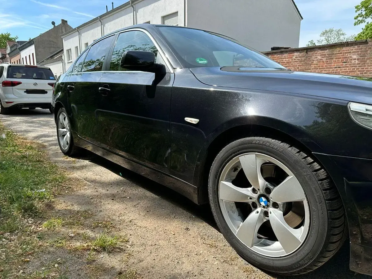 Gebraucht BMW 525 218 PS (160 kW) 2008 Schwarz Limousine
