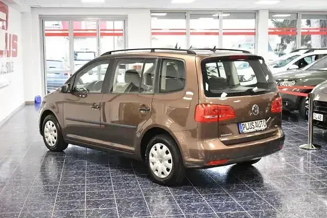 Gebraucht VW Touran 105 PS (77 kW) 2015 Braun Van / Kleinbus