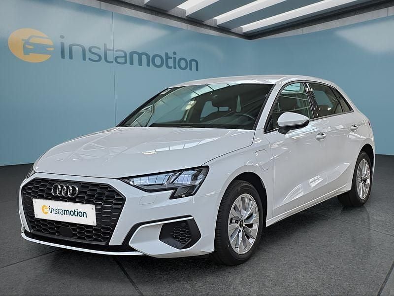 Weiß Gebraucht 2023 Audi A3 Sportback e-tron Kleinwagen | 22.299 € (Superpreis) - Bild 1/4