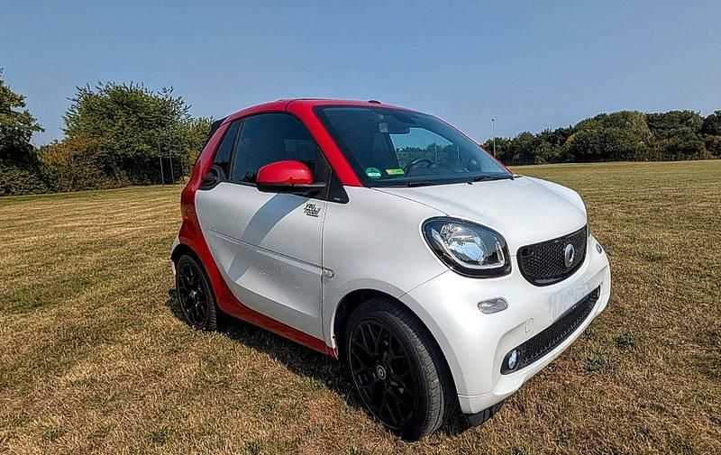 Weiß Gebraucht 2018 Smart ForTwo Coupé Cabrio | 13.900 € (Fairer Preis) - Bild 1/4