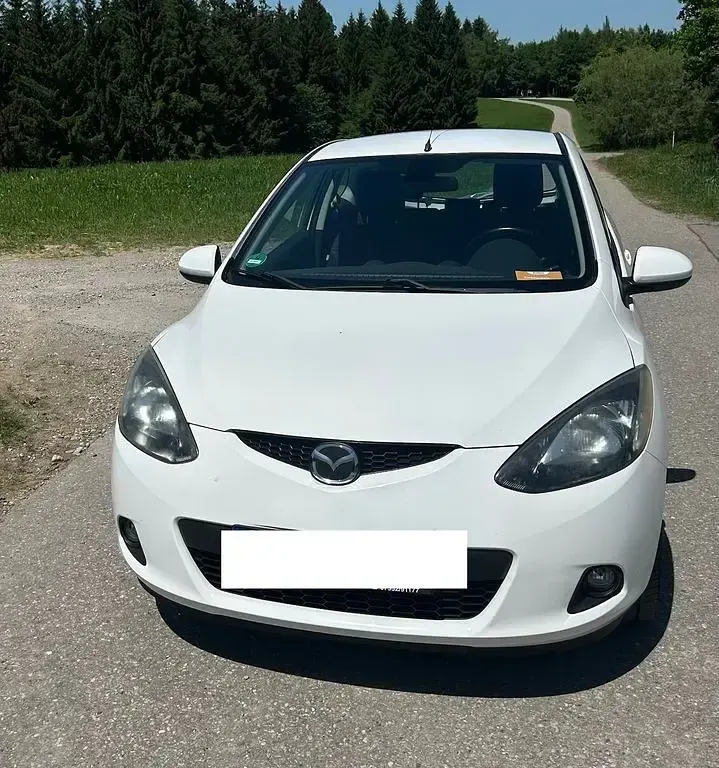 Gebraucht Mazda 2 Inclusive 75 PS (55 kW) 2008 Weiß Kleinwagen