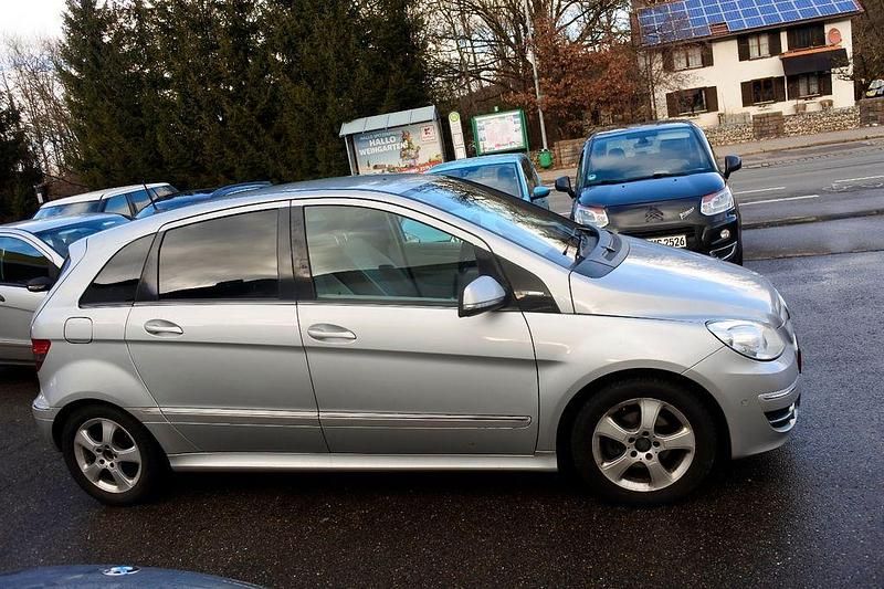 Gebraucht Mercedes B170 116 PS (85 kW) 2009 Silber Van / Kleinbus