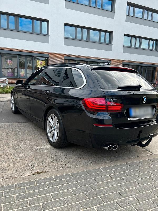 Schwarz Gebraucht 2015 BMW 520 Kombi | 10.800 € (Guter Preis) - Bild 1/4
