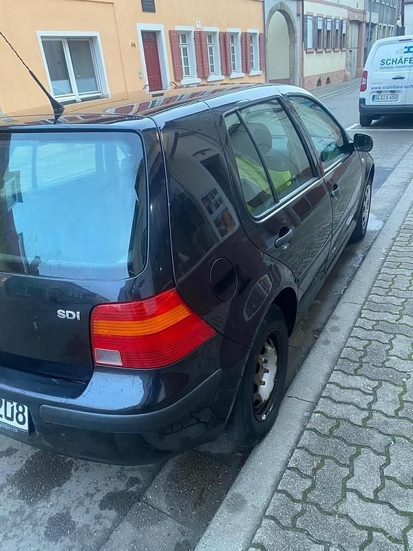 Gebraucht VW Golf IV 68 PS (50 kW) 2001 Schwarz Kleinwagen