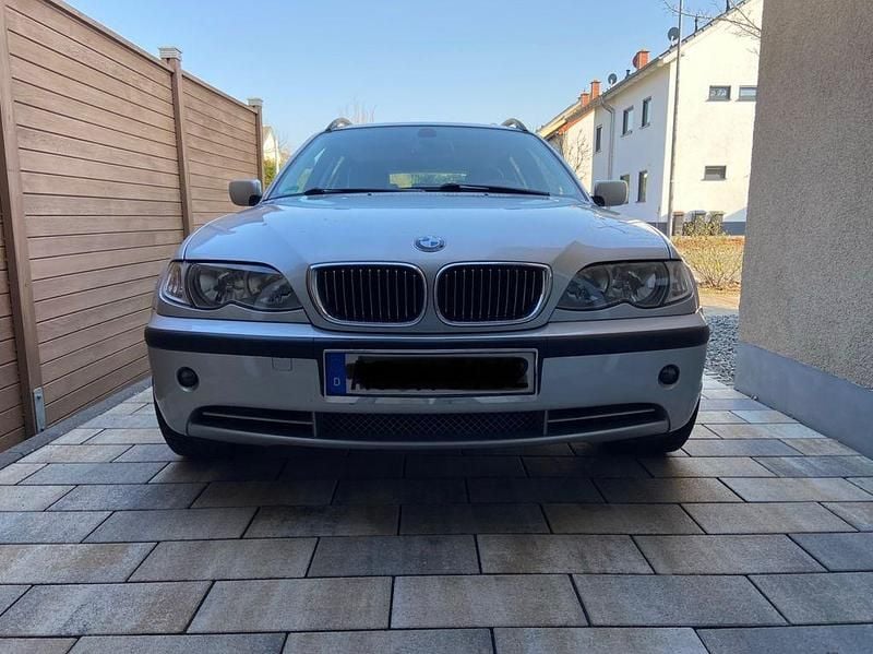 Silber Gebraucht 2005 BMW 330 Performance Kombi | 6.000 € (Superpreis) - Bild 1/4