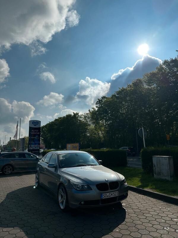 Silber Gebraucht 2006 BMW 523 Limousine | 7.300 € (Etwas zu teuer) - Bild 1/4