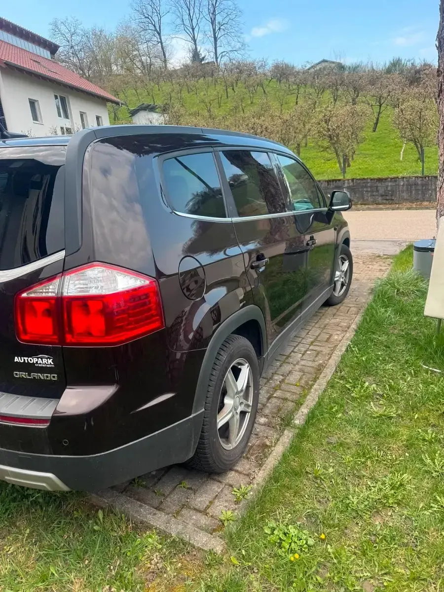 Gebraucht Chevrolet Orlando 163 PS (119 kW) 2013 Braun Van / Kleinbus
