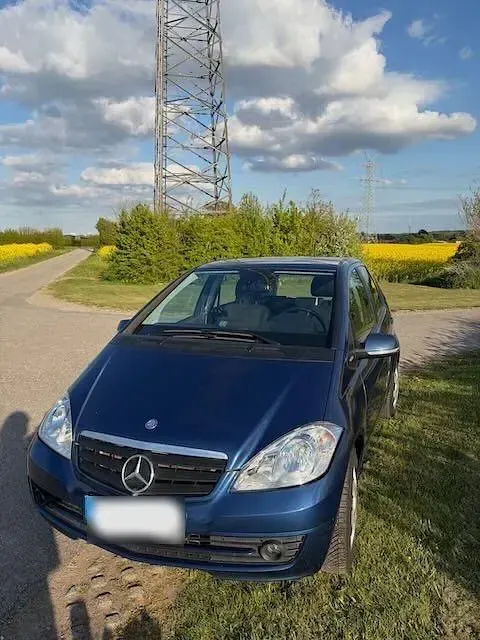 Gebraucht Mercedes A160 95 PS (69 kW) 2011 Blau Kleinwagen