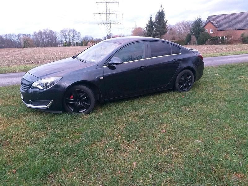 Gebraucht Opel Insignia 140 PS (102 kW) 2015 Schwarz Limousine
