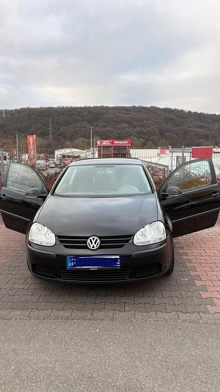 Schwarz Gebraucht 2004 VW Golf IV Kombi | 2.200 € (Etwas zu teuer) - Bild 1/4