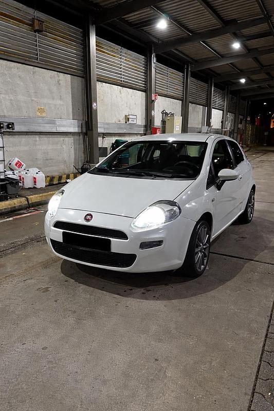 Weiß Gebraucht 2014 Fiat Punto Kleinwagen | 2.750 € (Fairer Preis) - Bild 1/4