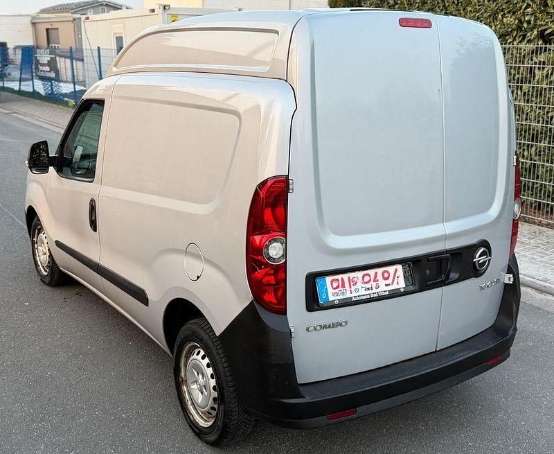 Gebraucht Opel Combo 105 PS (77 kW) 2015 Silber Van / Kleinbus