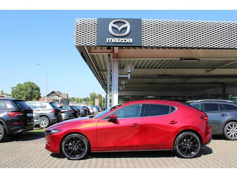 Gebraucht Mazda 3 Exclusive-Line 186 PS (136 kW) 2024 Rot Limousine