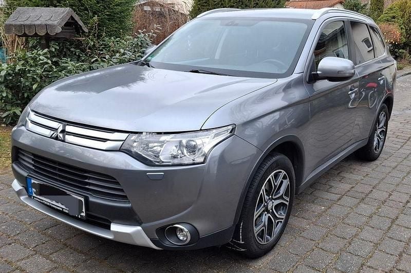 Gebraucht Mitsubishi Outlander 150 PS (110 kW) 2015 Grau SUV