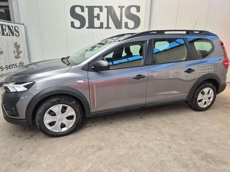 Schiefergrau Gebraucht 2023 Dacia Jogger Essentiel Van / Kleinbus | 18.290 € (Guter Preis) - Bild 1/4