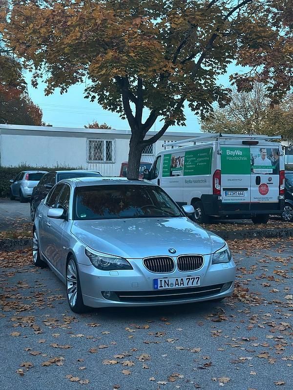 Grau Gebraucht 2007 BMW 525 Limousine | 7.300 € (Fairer Preis) - Bild 1/4