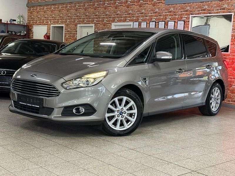 Gebraucht Ford S-MAX Titanium 150 PS (110 kW) 2016 Grau Van / Kleinbus