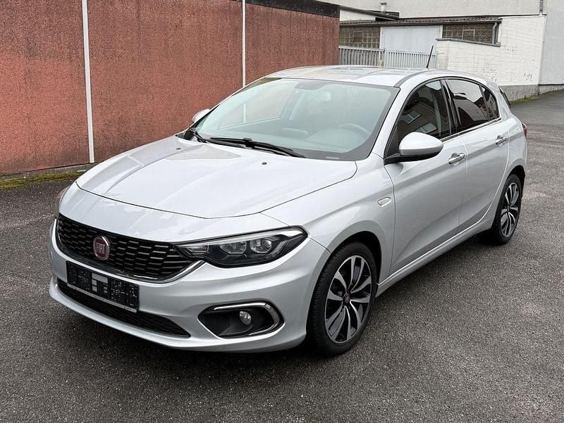 Silber Gebraucht 2016 Fiat Tipo Lounge Limousine | 8.500 € (Fairer Preis) - Bild 1/4